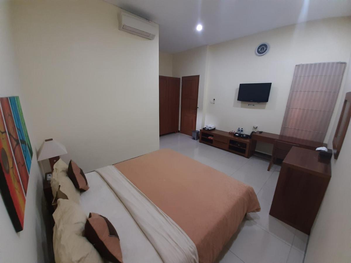 Alloro Guesthouse Pacitan Exterior photo
