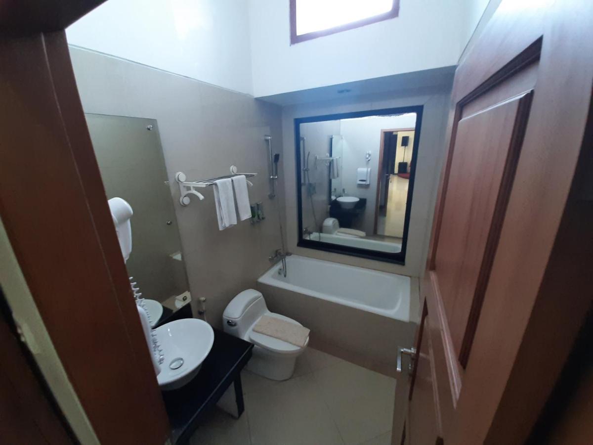 Alloro Guesthouse Pacitan Exterior photo