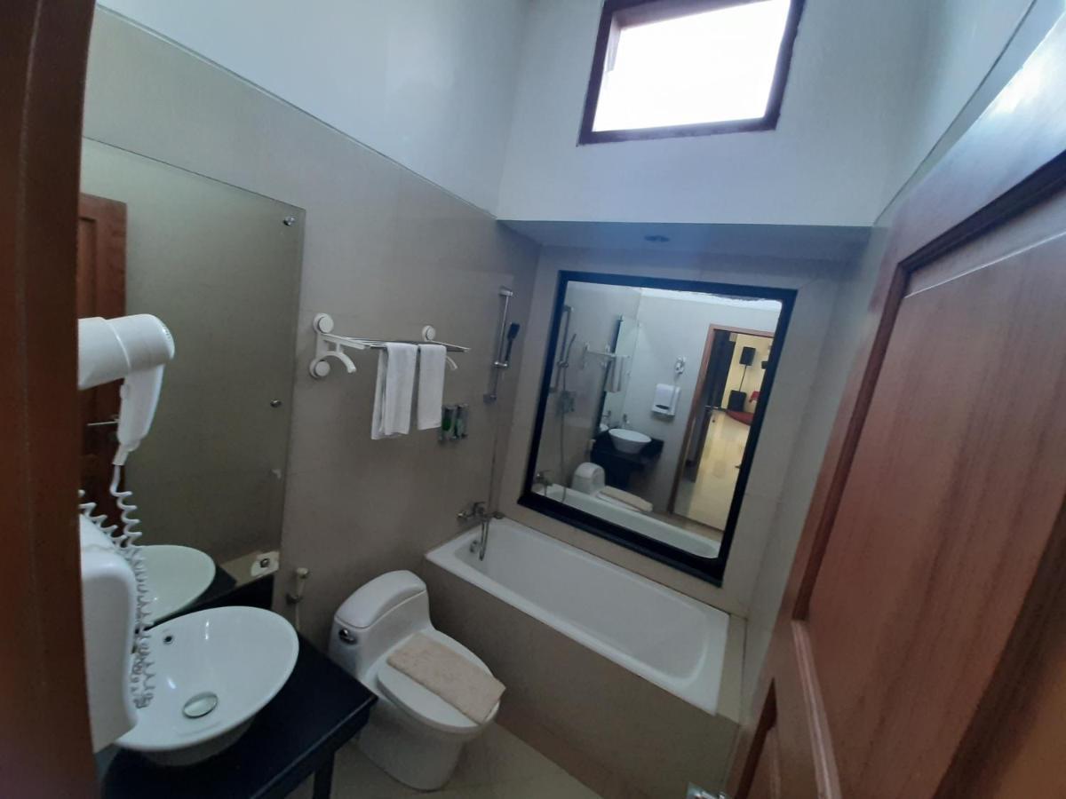 Alloro Guesthouse Pacitan Exterior photo